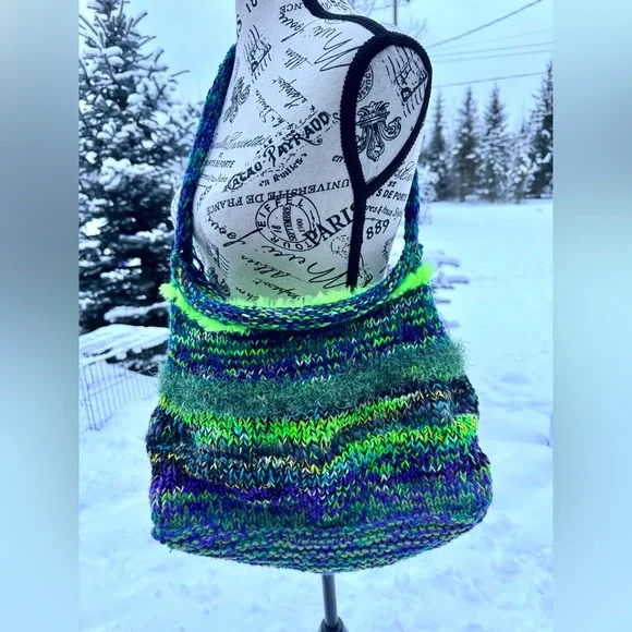 Vibrant Multicolor Knit Tote Bag - Picture 17 of 17